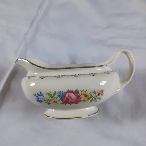 Vintage Homer Laughlin Gravy Boat Eggshell Nautilus O51N5 Floral Needlepoint USA - Picture 3 of 11